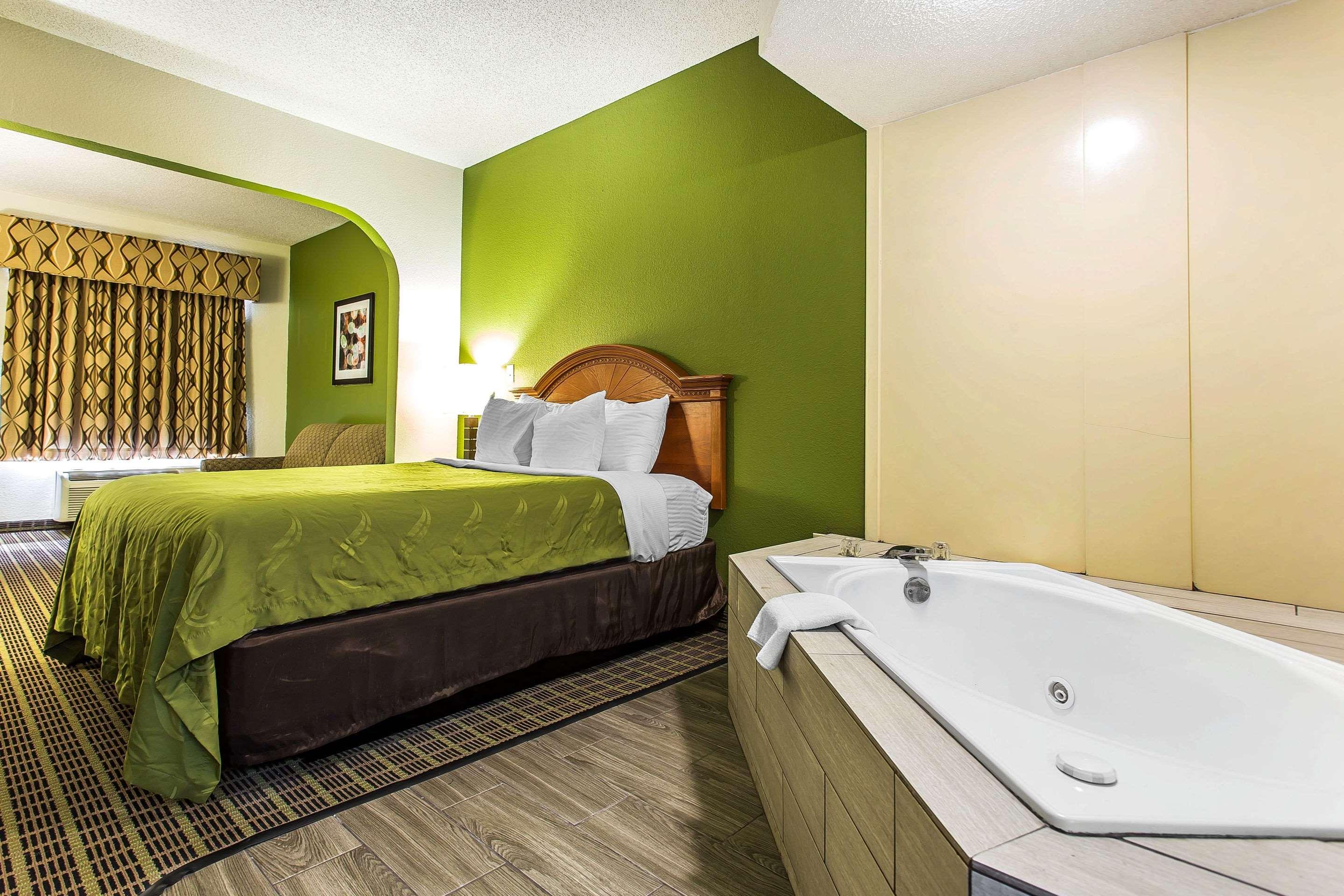 Quality Inn & Suites Orangeburg Ngoại thất bức ảnh